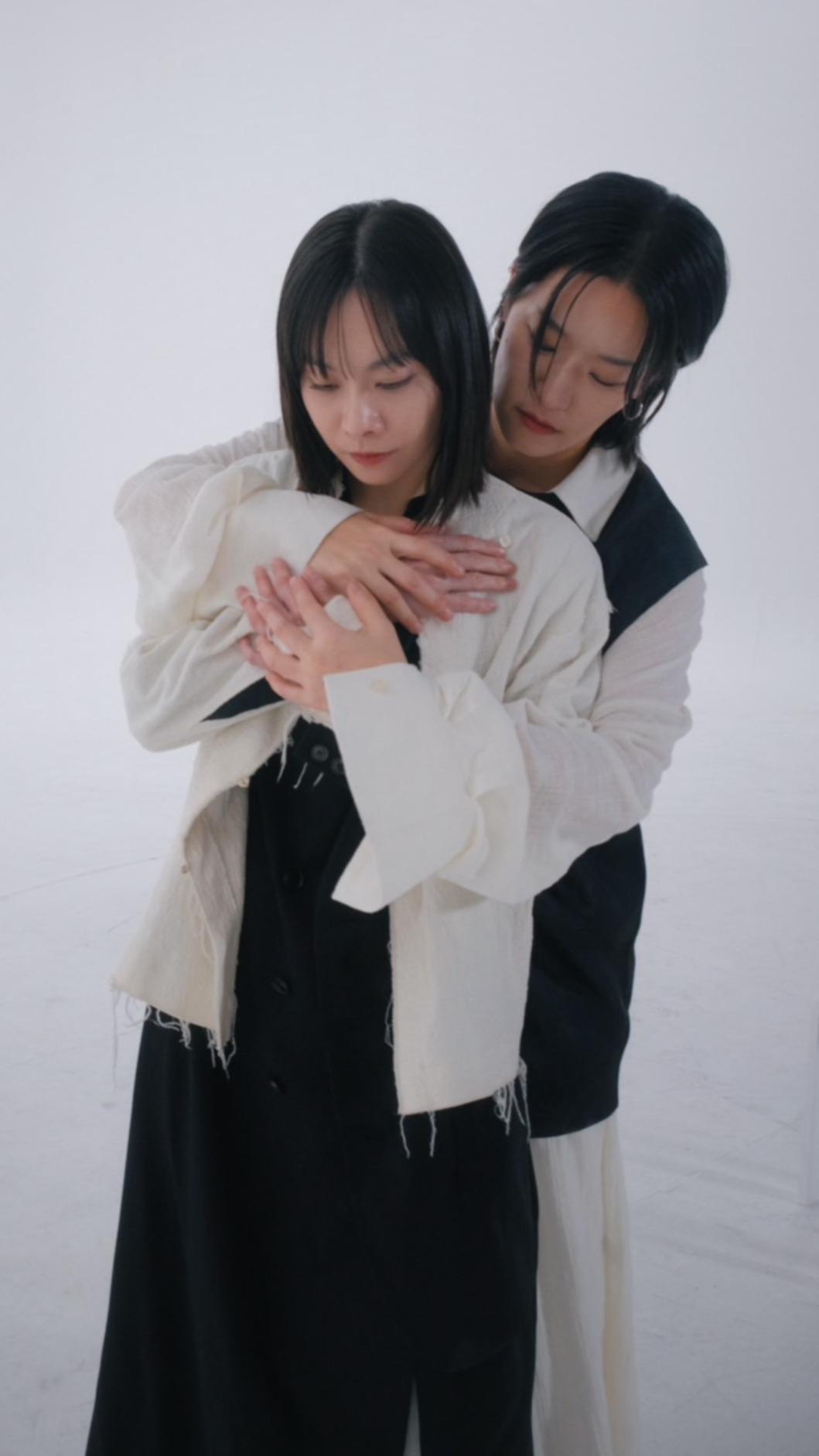 鄭宜農和李瓏攜手完成新歌〈寬寬仔來到祢的面前〉。(圖/邊走邊聽有限公司提供)