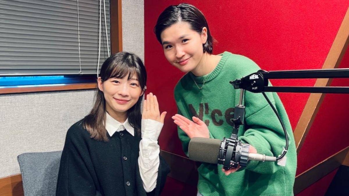 伊藤沙莉在廣播節目中宣布結婚喜訊,女演員堺小春也趕來獻上祝福。(圖/翻攝自X@saireekchannel)