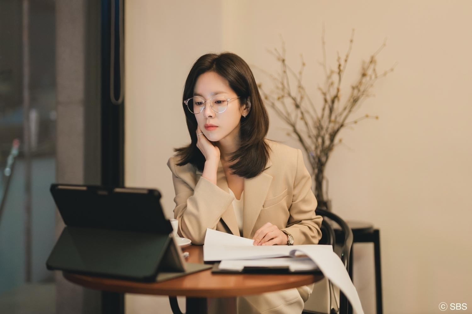 《我的完美秘書》女主角由韓國「零負評女神」韓志旼主演。（圖／Hami Video提供）