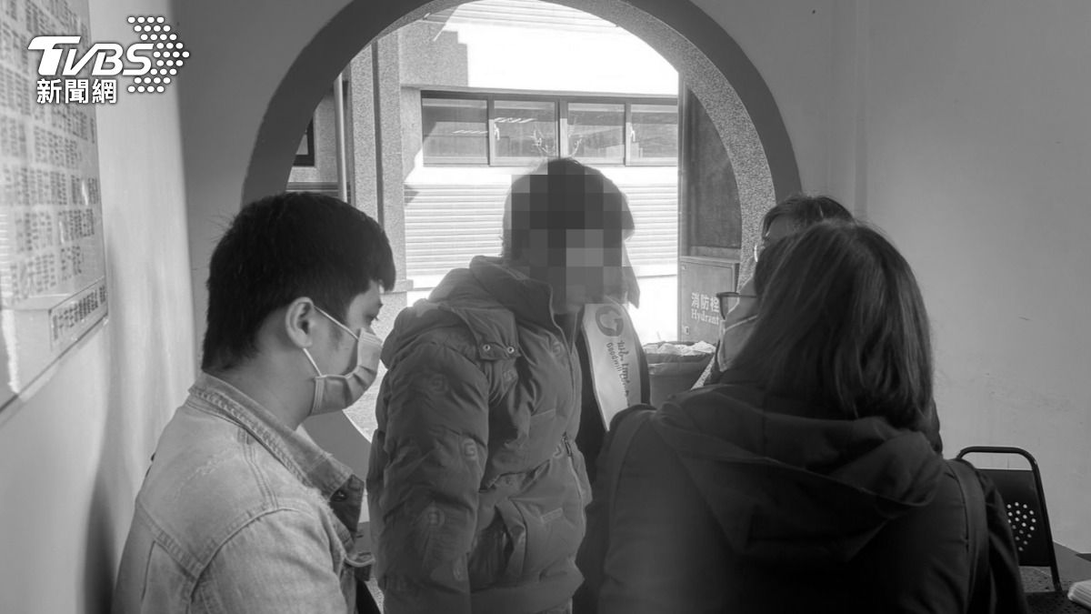 24歲的越南籍阮姓逃逸移工，由爸爸送最後一程。（圖／林冠丞攝）