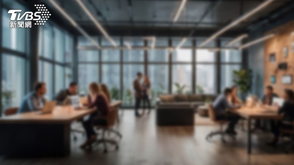 30名員工有10人罹癌，員工怒告公司。（示意圖／shutterstock達志影像）