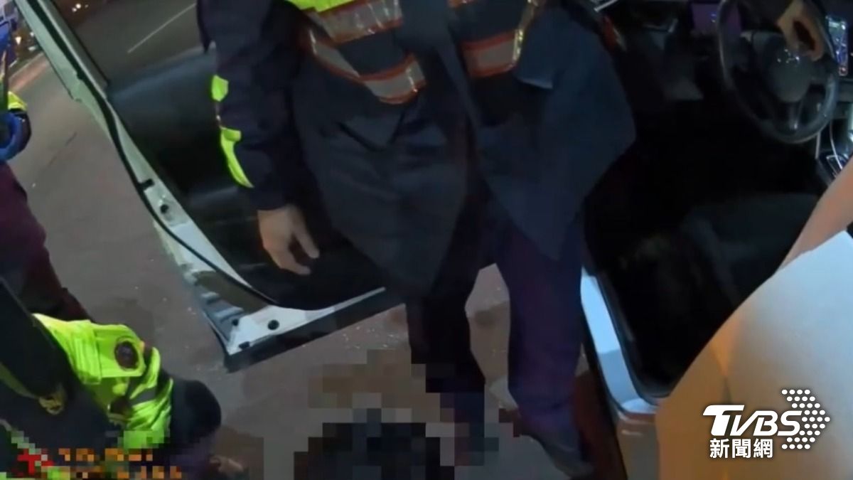 陳男精神不穩，持續喊著「我不知道」。（圖／TVBS）