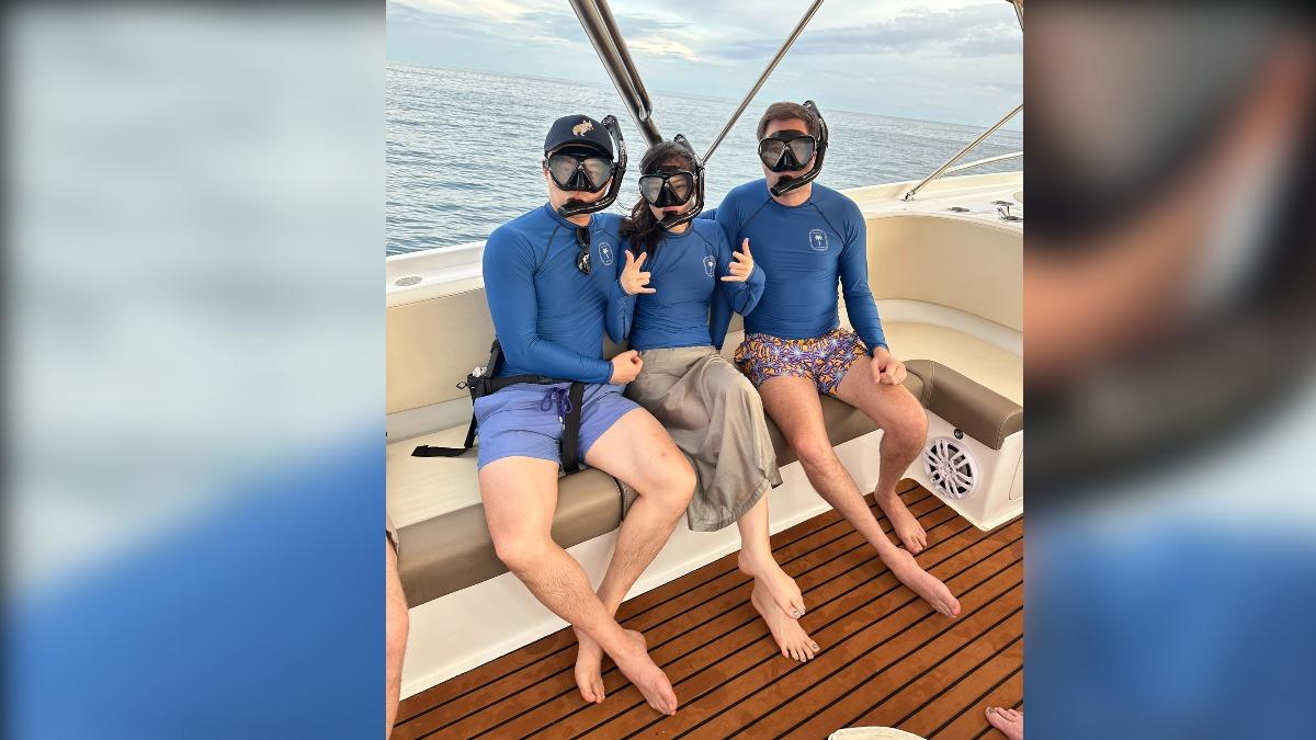 薄瓜瓜分享與妻子、友人的合照。（圖／翻攝自 X@BoKuangyi）