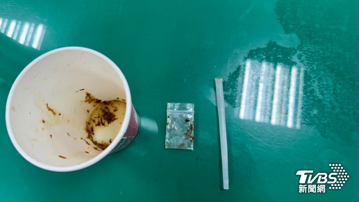 愷他命分裝杓及毒品殘渣袋。（圖／TVBS）