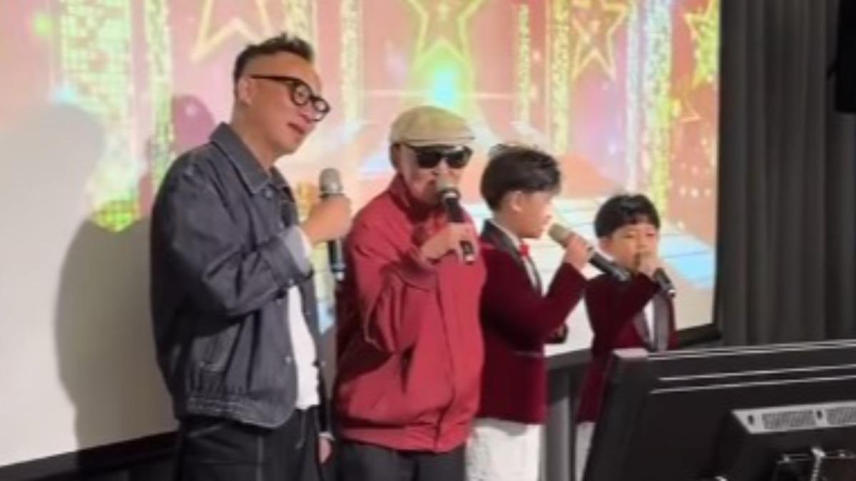 許常德（左起）日前帶李炳輝去跑尾牙活動。（圖／翻攝自許常德的地下手記臉書）