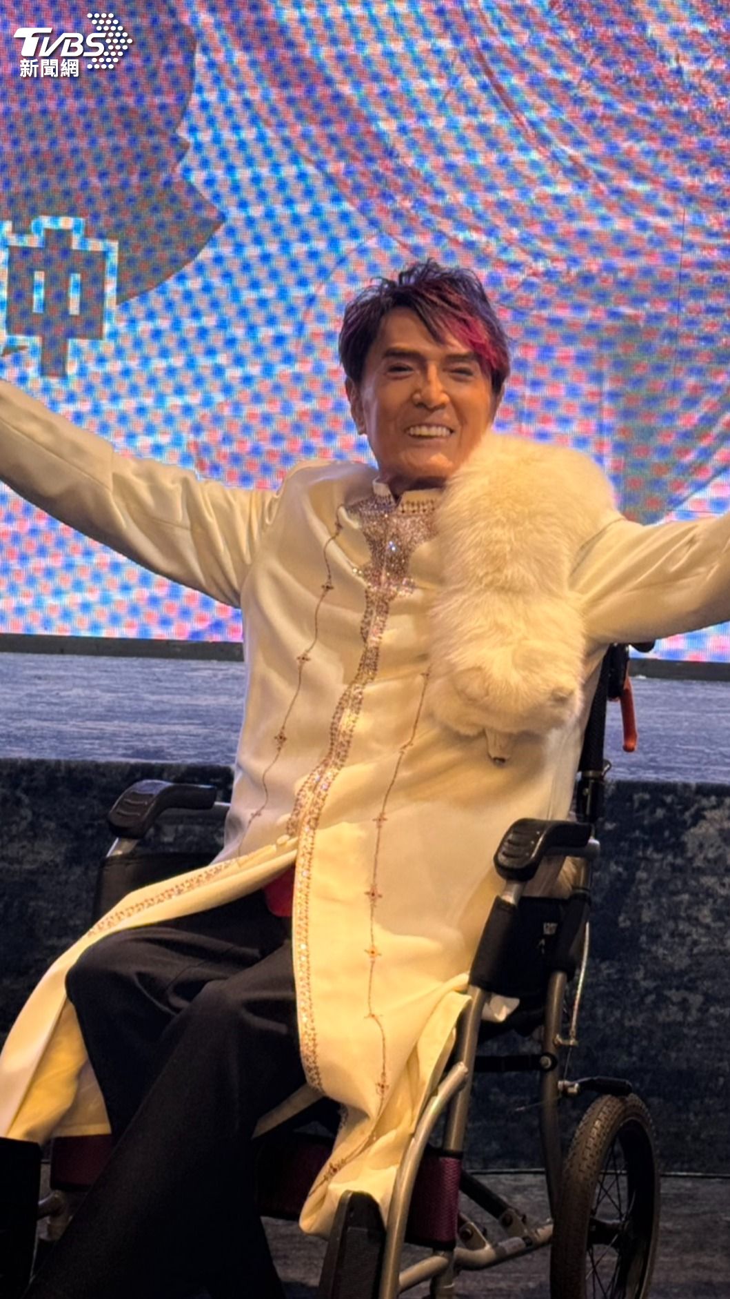 林沖獻唱許多歌曲。（圖／劉建偉攝）