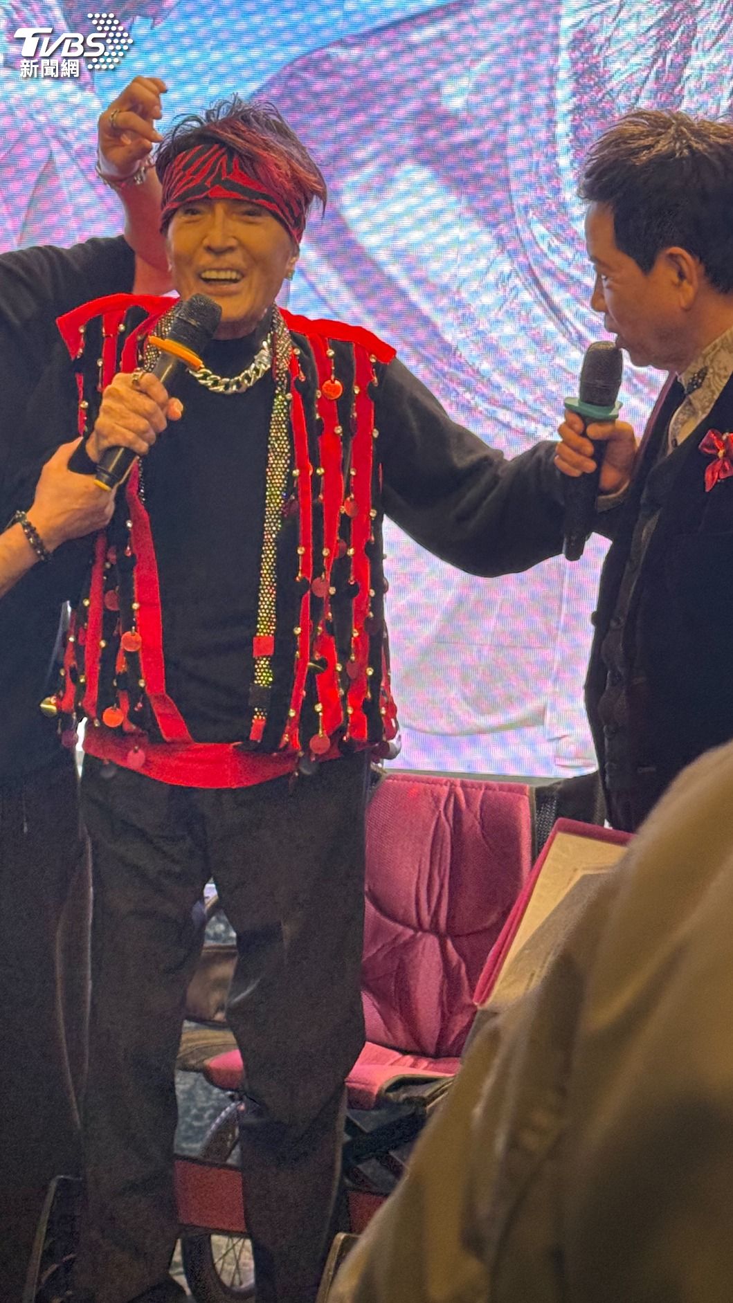 林沖努力站起來。（圖／劉建偉攝）