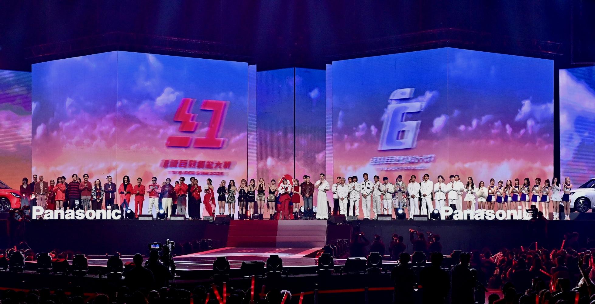 《2025紅白》開場大團拜，華麗卡司陣容一字排開。（圖／台視提供）