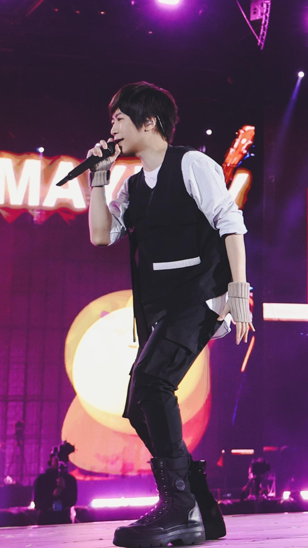 阿信不僅唱了〈SHERO〉，還帶來〈星期五晚上〉。（圖／相信音樂提供）