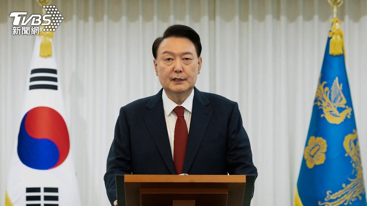 去年12月3日南韓總統尹錫悅宣布短命戒嚴，引發國內爭議。（圖／達志影像美聯社）