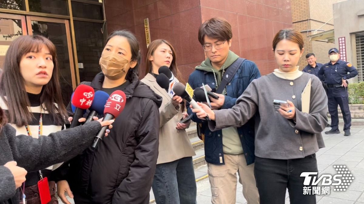 聲稱是剴剴案的支持者陳姓女子。（圖／潘千詩攝）