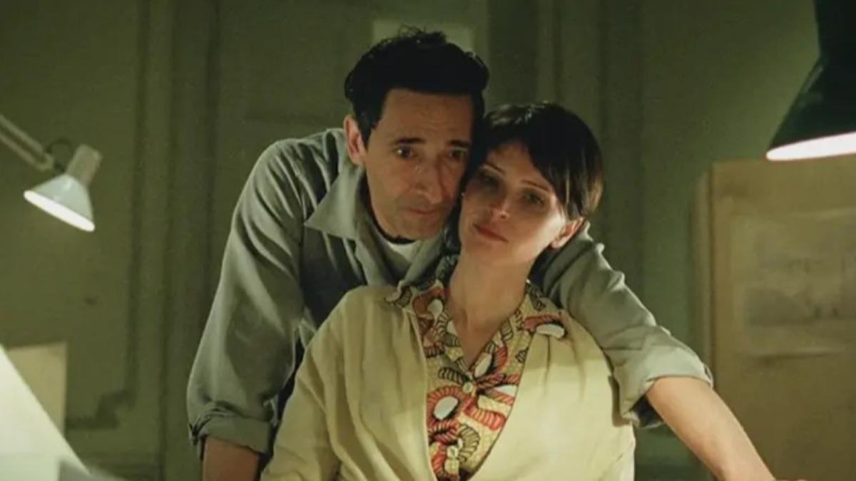 安德林布洛迪在《粗曠派建築師》中飾演一名猶太裔建築師。（圖／翻攝自IMDb）