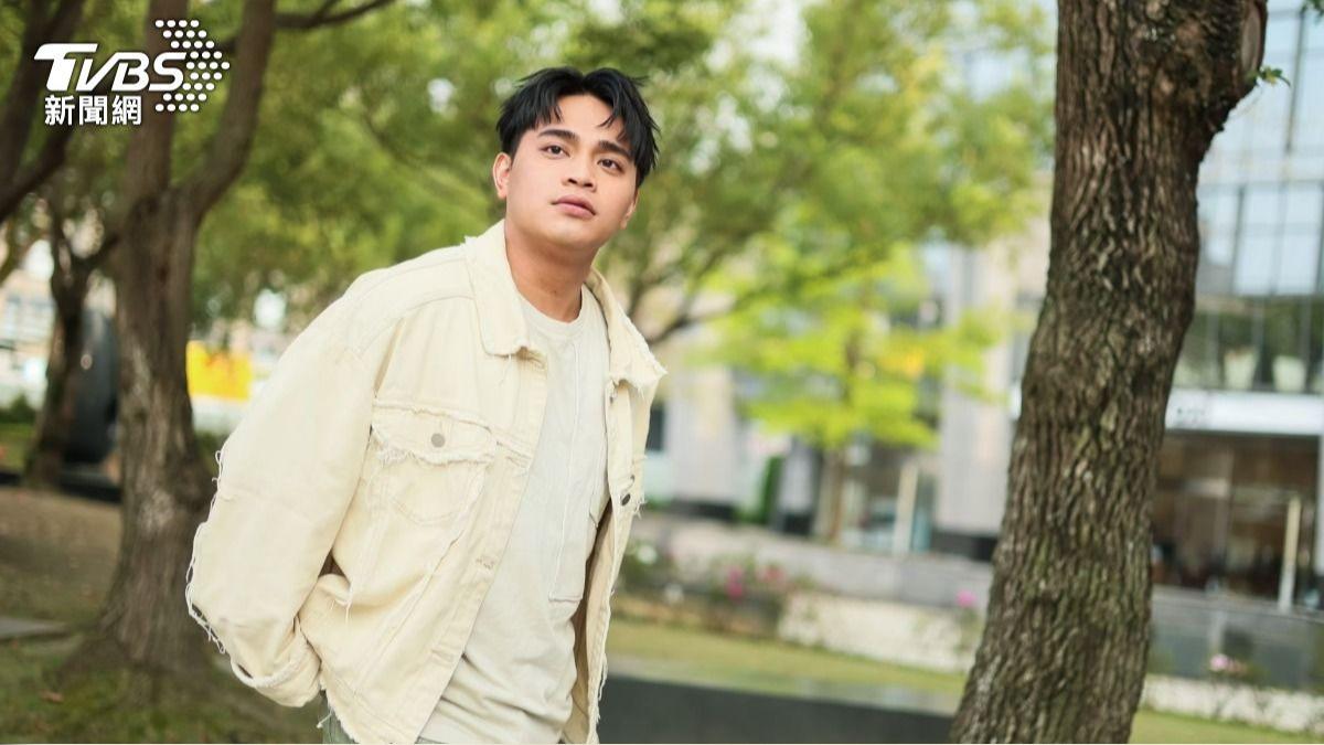 邱軍憑藉〈運轉人生〉唱出劇中計程車司機的人生甘苦，卻在真實人生中撞死計程車運將。（圖／趙世平攝）