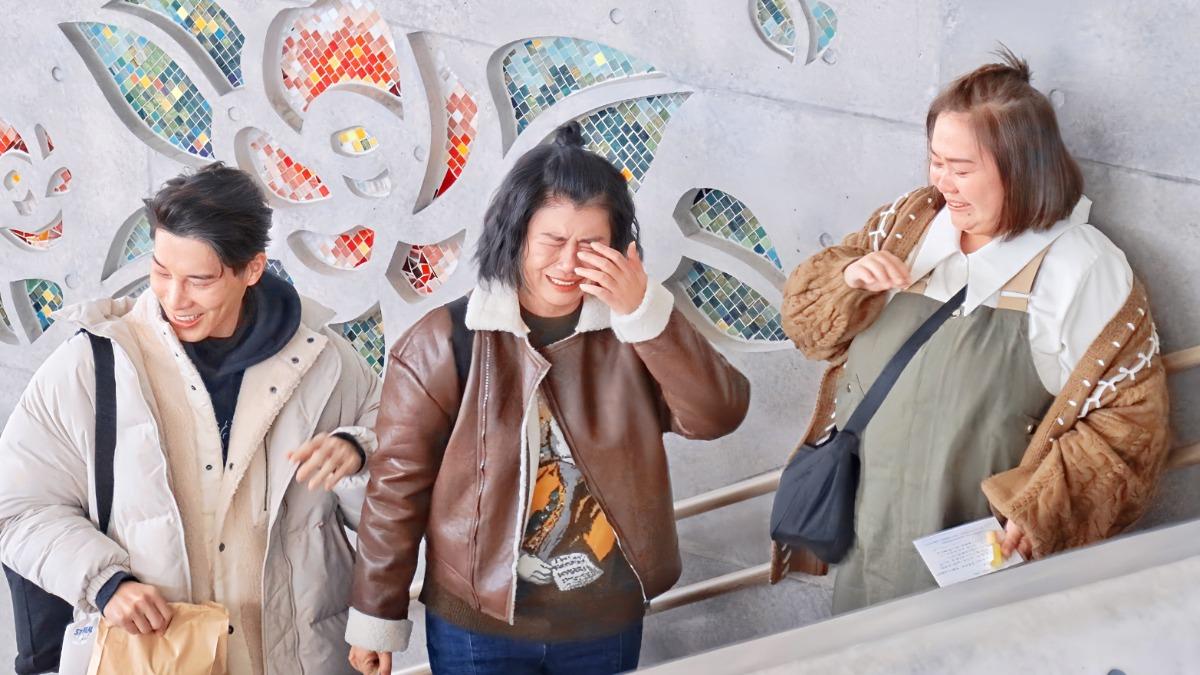 嚴藝文線場被逼哭。（圖／桂田文化藝術基金會、桂田文創提供）