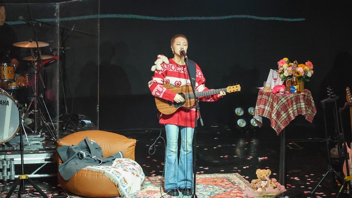 謝春花擅長民謠創作，歌曲累積收聽量破億，相當驚人。（圖／謝春花提供）