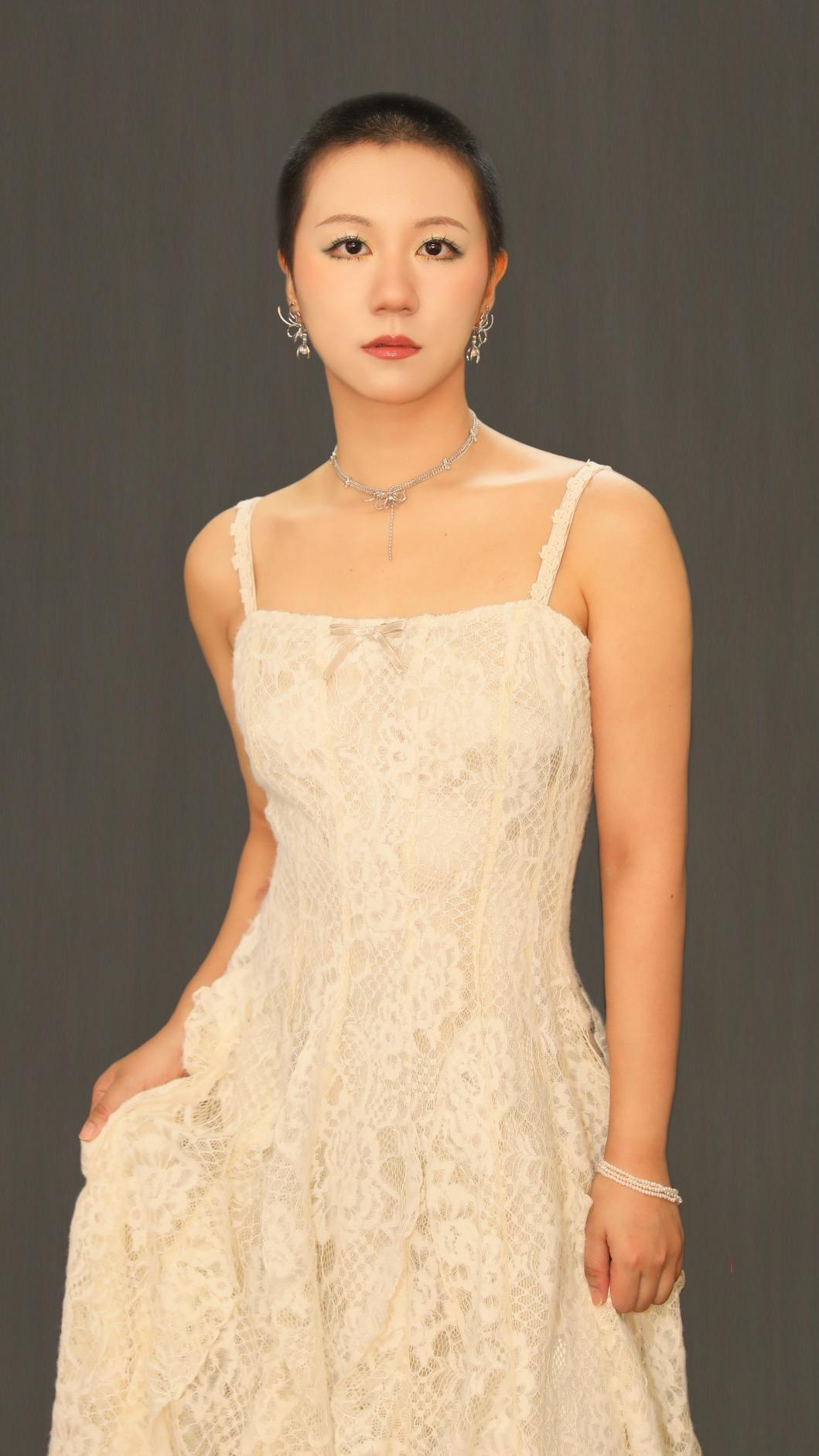 謝春花以平頭造型示人，相當有個性。（圖／謝春花提供）