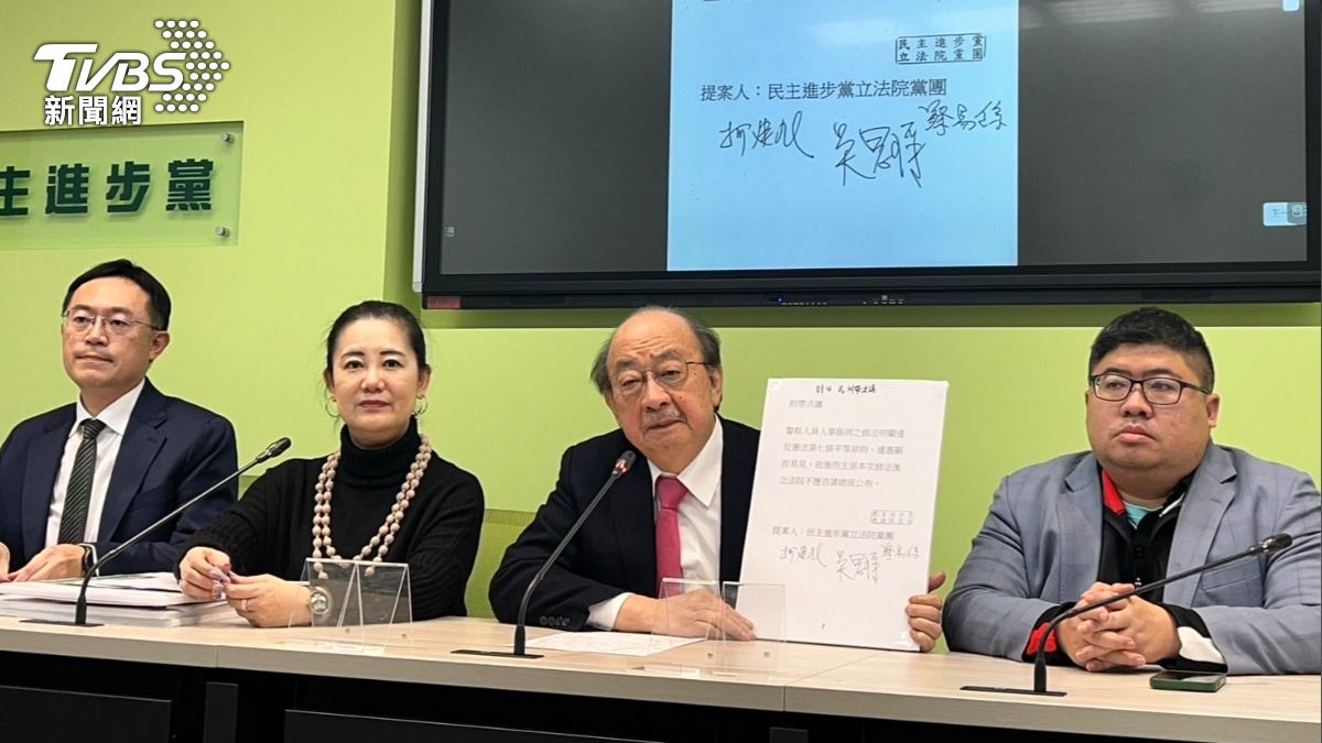 民進黨立法院黨團總召柯建銘表示，民進黨一定對《警察人員人事條例》提出釋憲。（圖／潘袁詩羽攝）