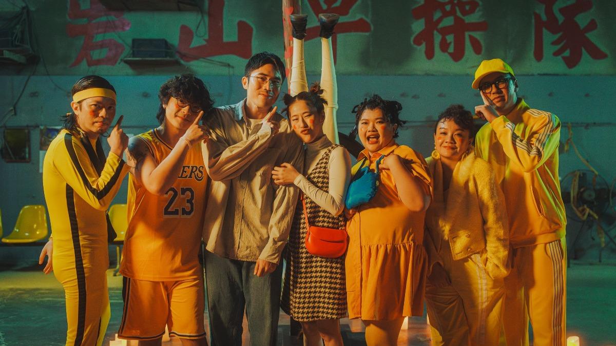 同根生〈咚咚〉MV邀北影最佳女配角百白(中)詮釋人鬼戀。（圖／笙根蘭陽提供）