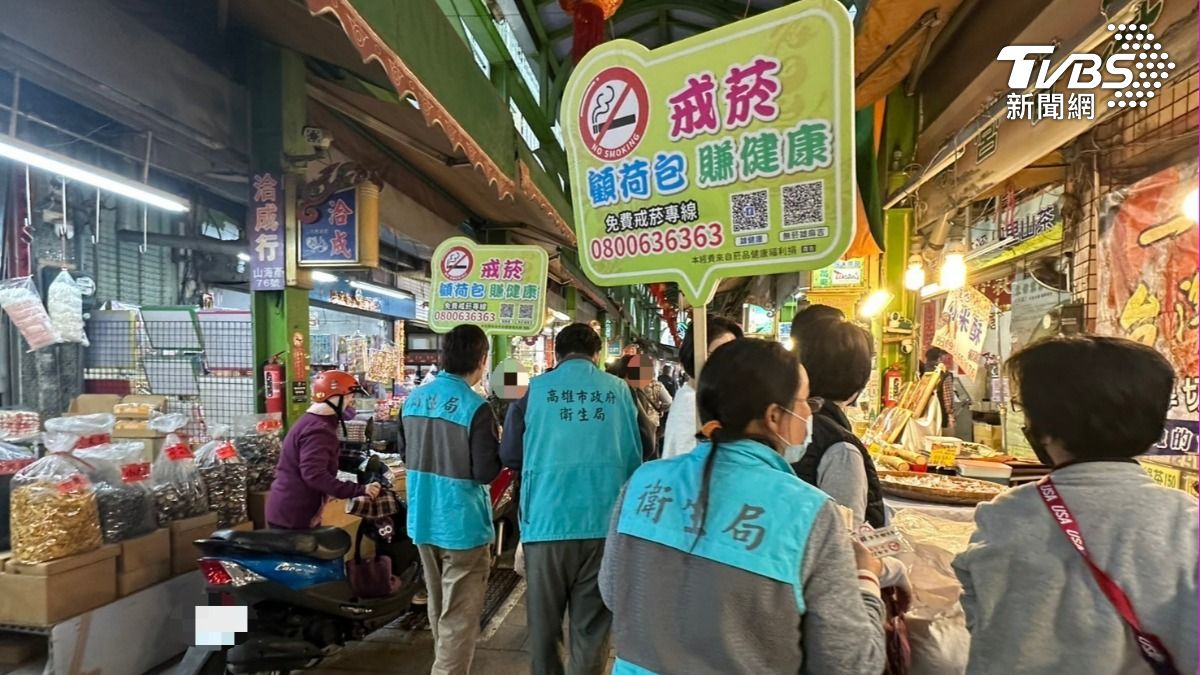 三鳳中街全面禁菸，違反者將面臨最高新臺幣1萬元的罰款。（圖／TVBS)