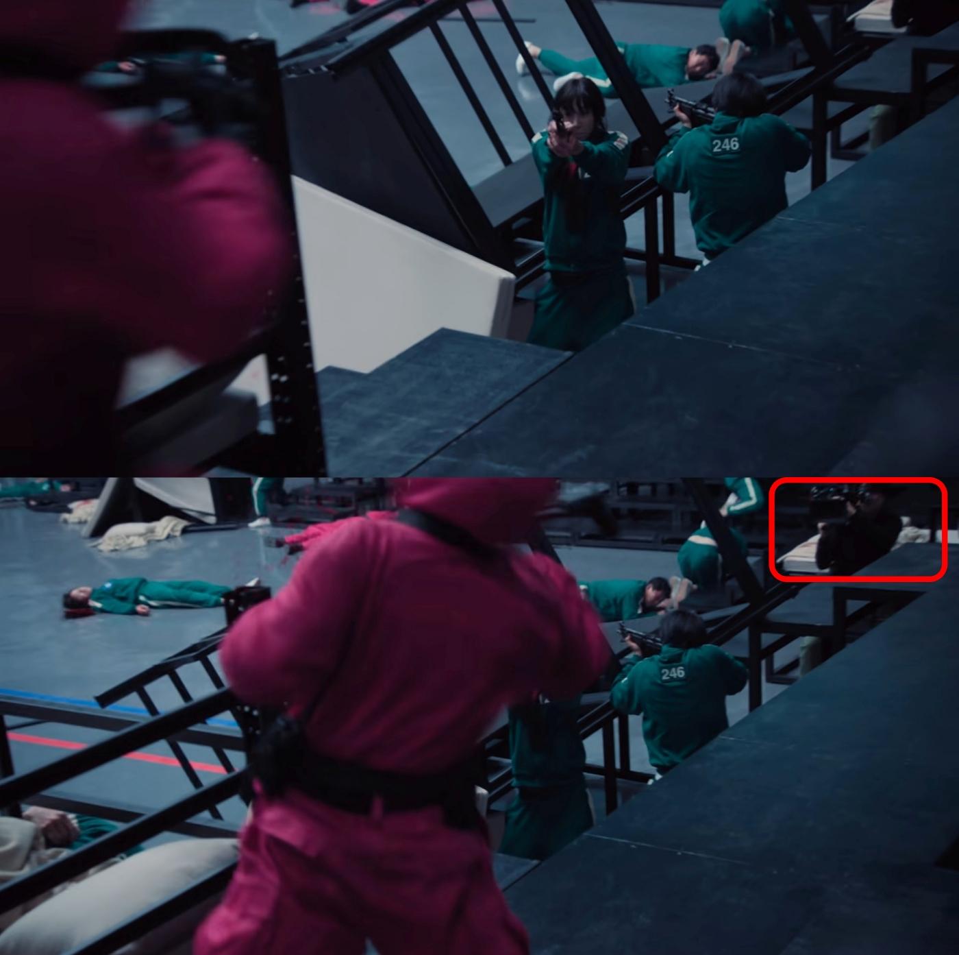 第2季的精采槍戰中，突然右上方出現攝影師。（圖／翻攝自Netflix）