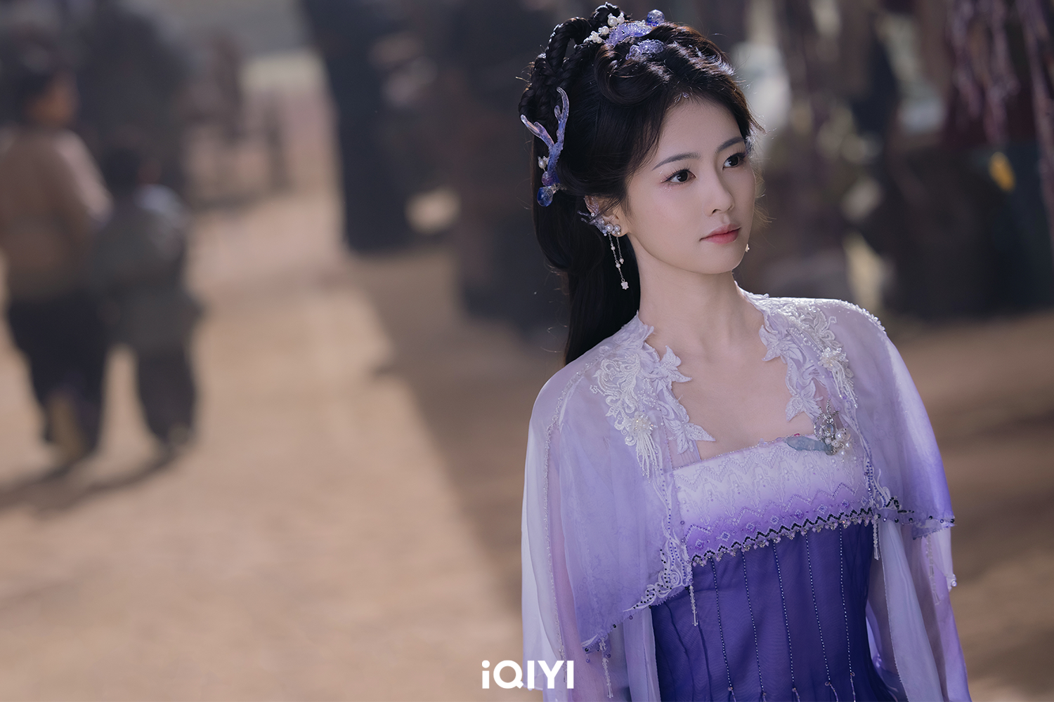 白鹿在《白月梵星》飾演城主之女白爍。（圖／iQIYI愛奇藝國際版提供）