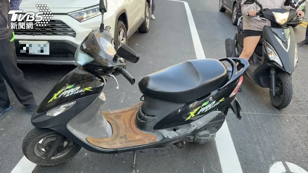 標線畫製機車格。（圖／TVBS）