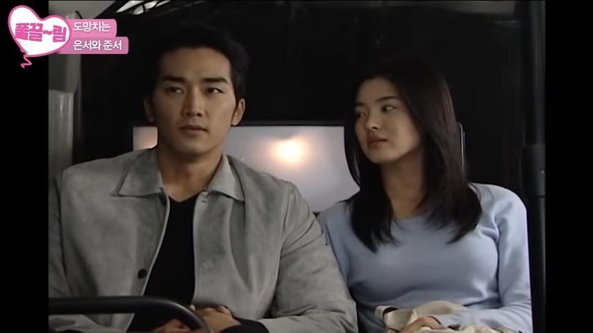 宋慧喬（右）跟宋承憲演出《藍色生死戀》走紅。（圖／翻攝自kbsdramaclassic YouTube）