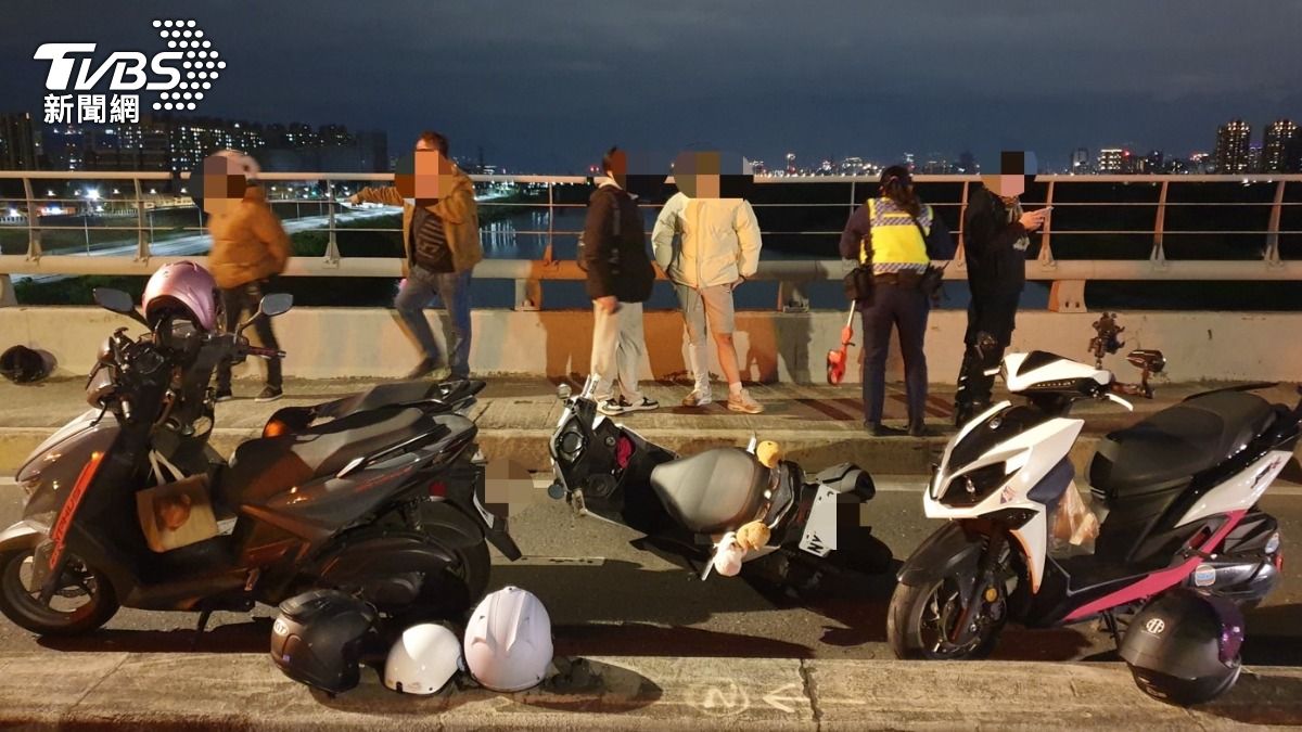 車禍現場共造成4人受傷送醫，所幸皆無生命危險。（圖／TVBS）