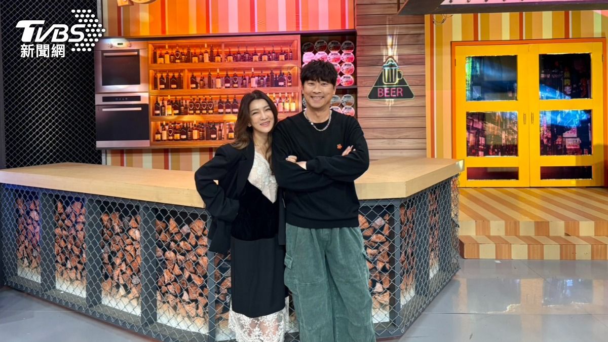 曾雅蘭（左）透露曾因壓力大嚴重脹氣，一天到晚都得排氣。（圖／謝毅攝）