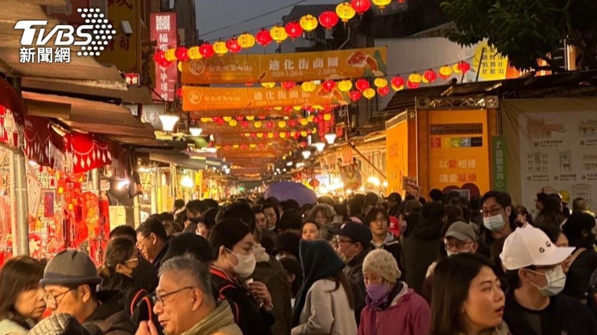 迪化商圈年貨大街明登場。（圖／TVBS資料畫面）