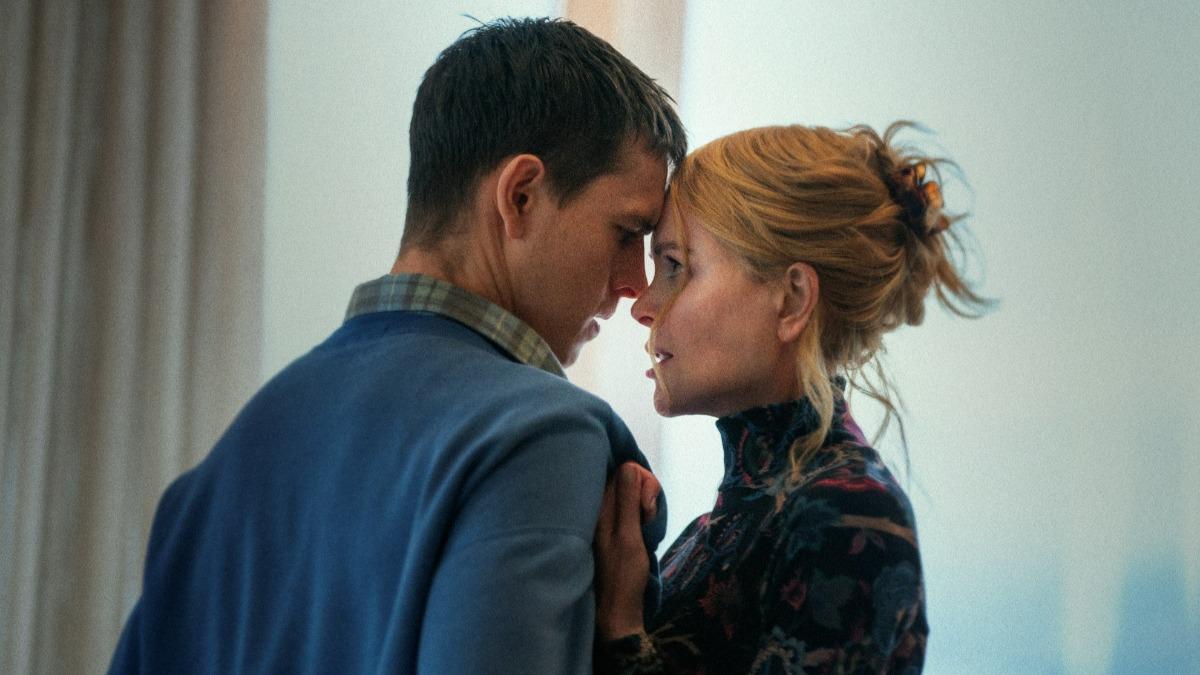 妮可基嫚與哈里斯迪金森的化學反應令觀眾心癢難耐。（圖／車庫提供）