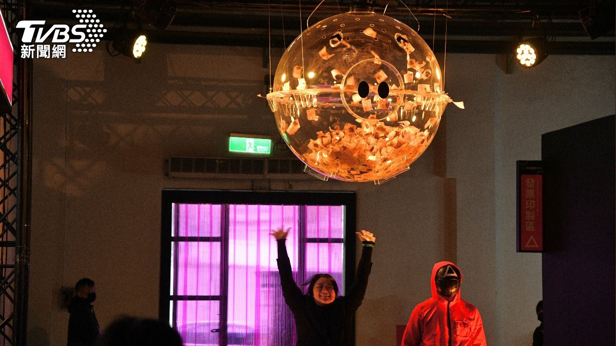 劇中經典的巨型撲滿也直接還原。（圖／胡瑞麒攝）