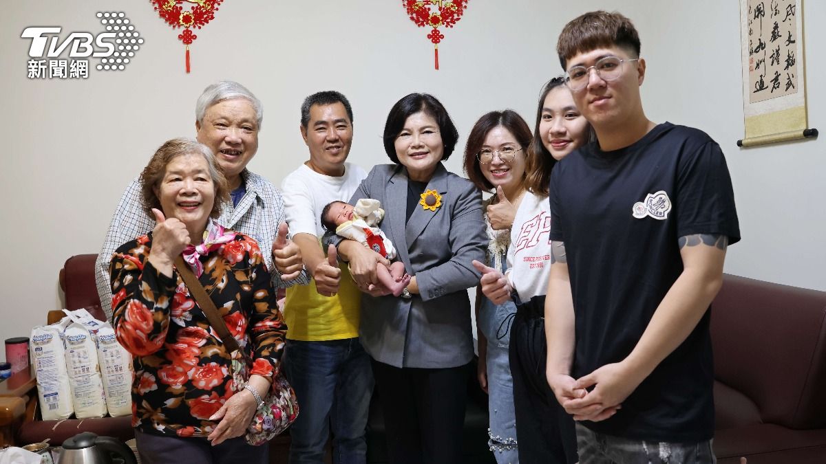 雲林縣長親自祝賀。（圖／TVBS）