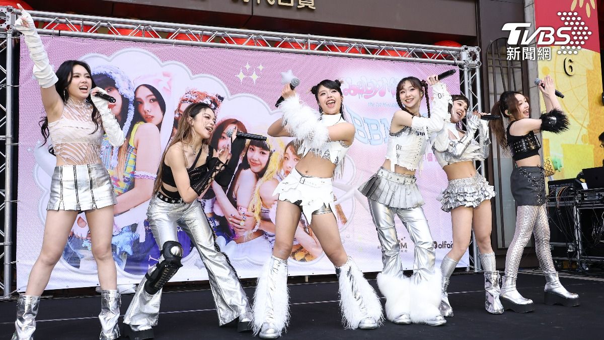 babyMint無懼低溫舉辦簽唱會，以勁歌熱舞炒熱全場氣氛。（圖／張哲鳴攝）