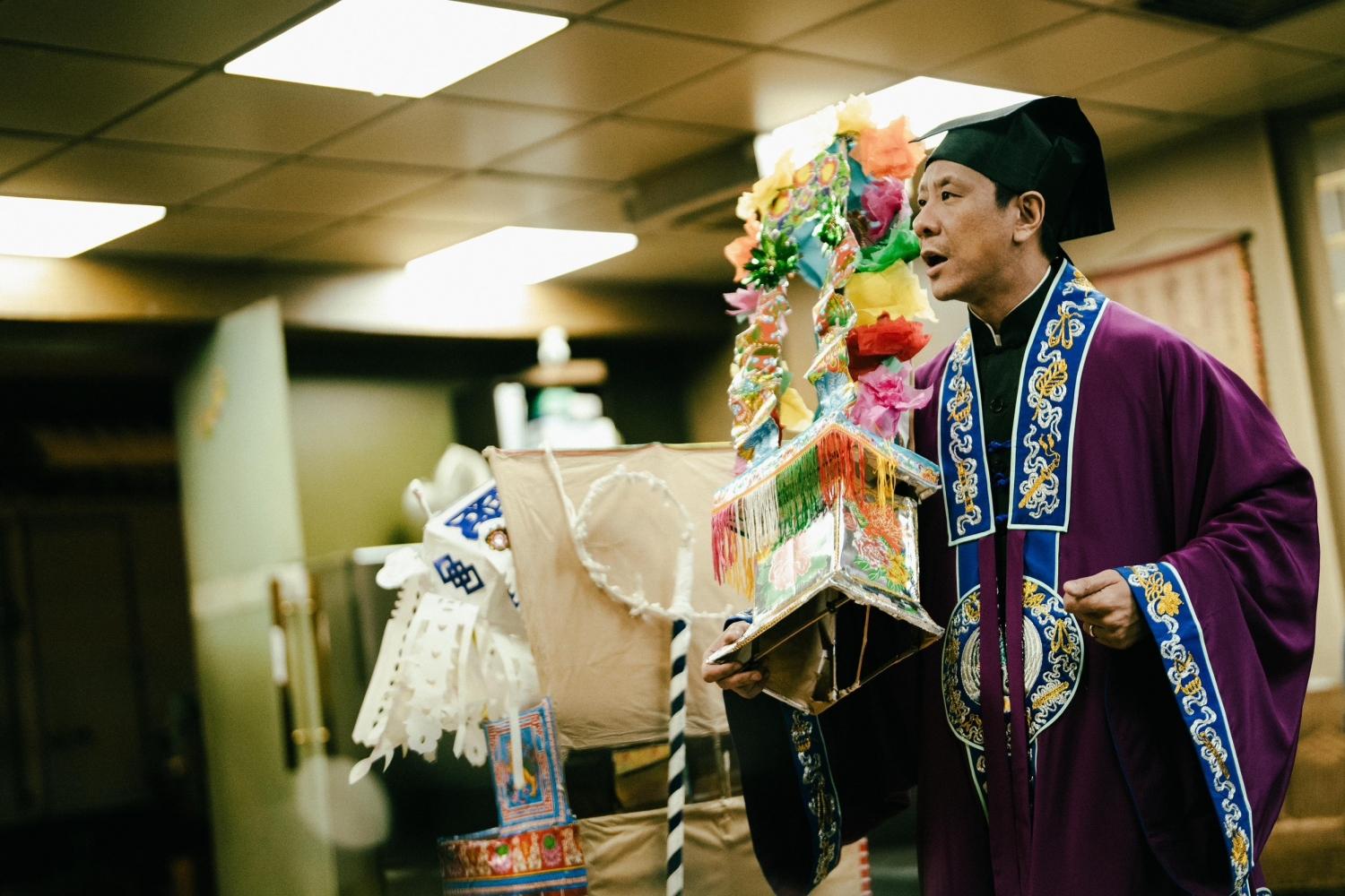 朱栢康在《破‧地獄》飾演第三代「喃嘸師傅」，演技精湛。（圖／MOM production limited 提供）