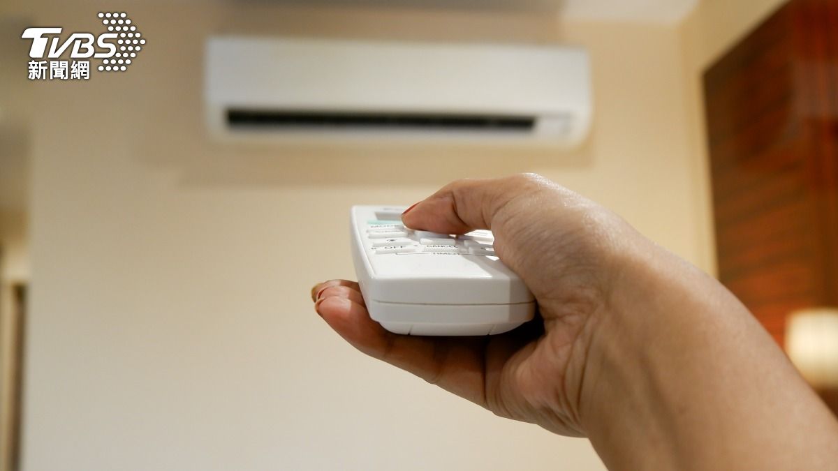 想讓整個房間長時間保持溫暖，可以選擇使用空調暖氣。（示意圖／達志影像Shutterstock）