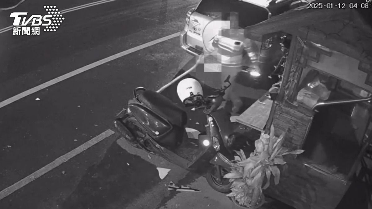 花蓮便當店深夜遭球棒狠砸。（圖／TVBS）