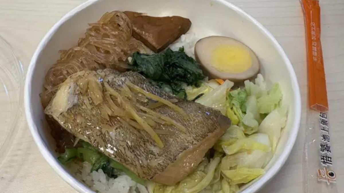 網友分享咬到「碎牙暗器」往事。（圖／翻攝自Dcard）