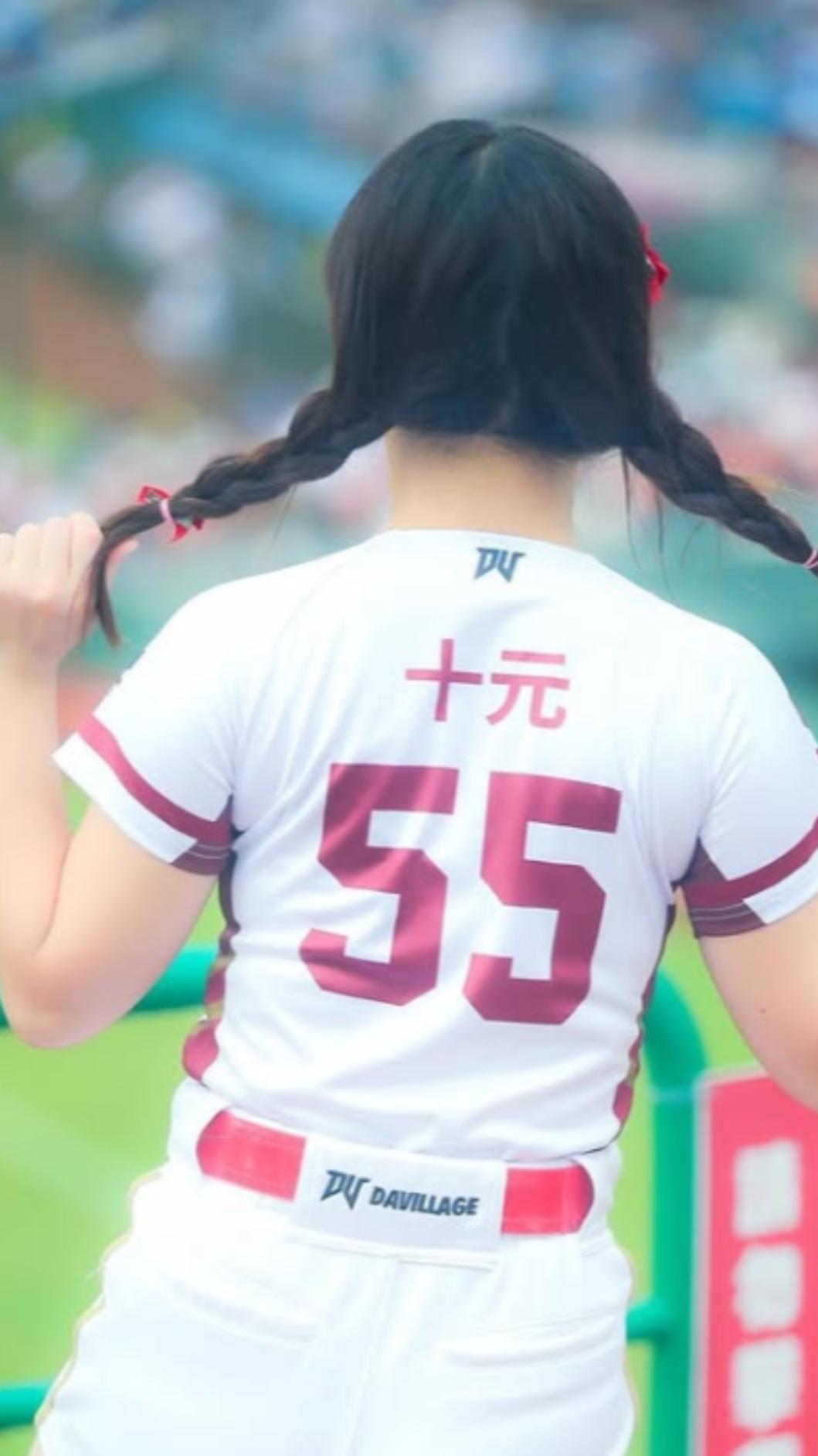 十元感性告白樂天球迷。（圖／翻攝自10yuan.0424 IG）