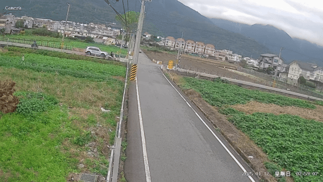 花蓮2婦人開車搶快相撞。（圖／TVBS）