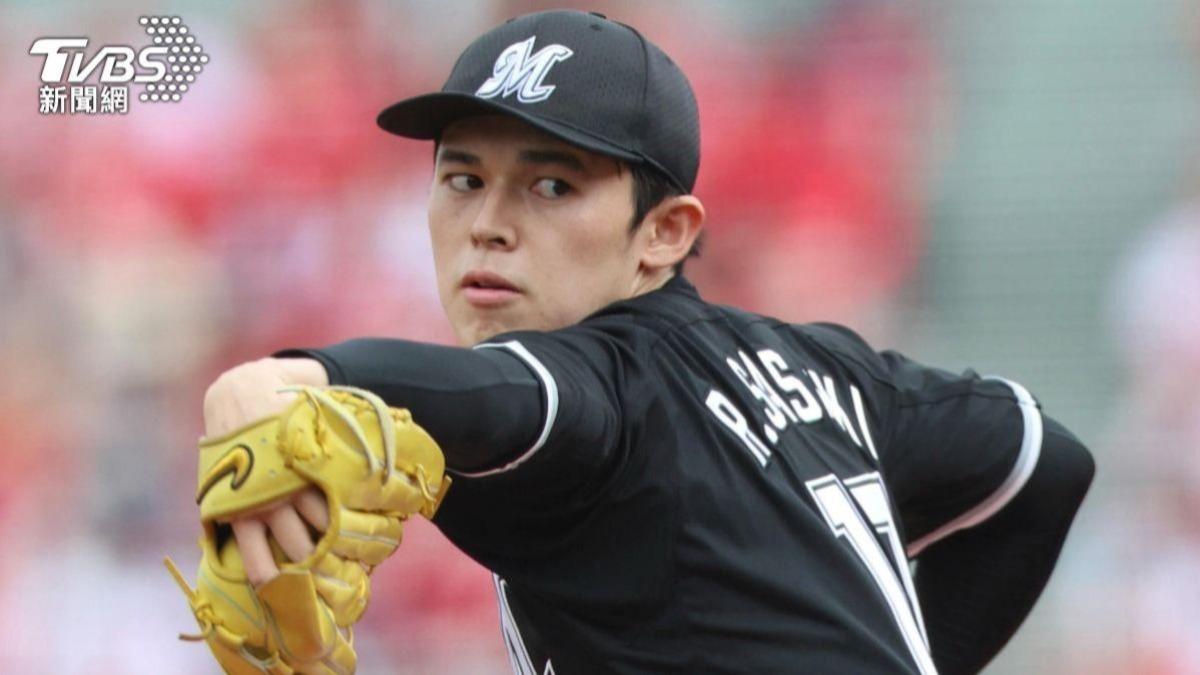 現年23歲的佐佐木朗希未滿25歲、因此受到大聯盟國際自由球員規定，最多只能簽下小聯盟合約，這吸引大量球團有意爭取。（圖／達志影像美聯社）