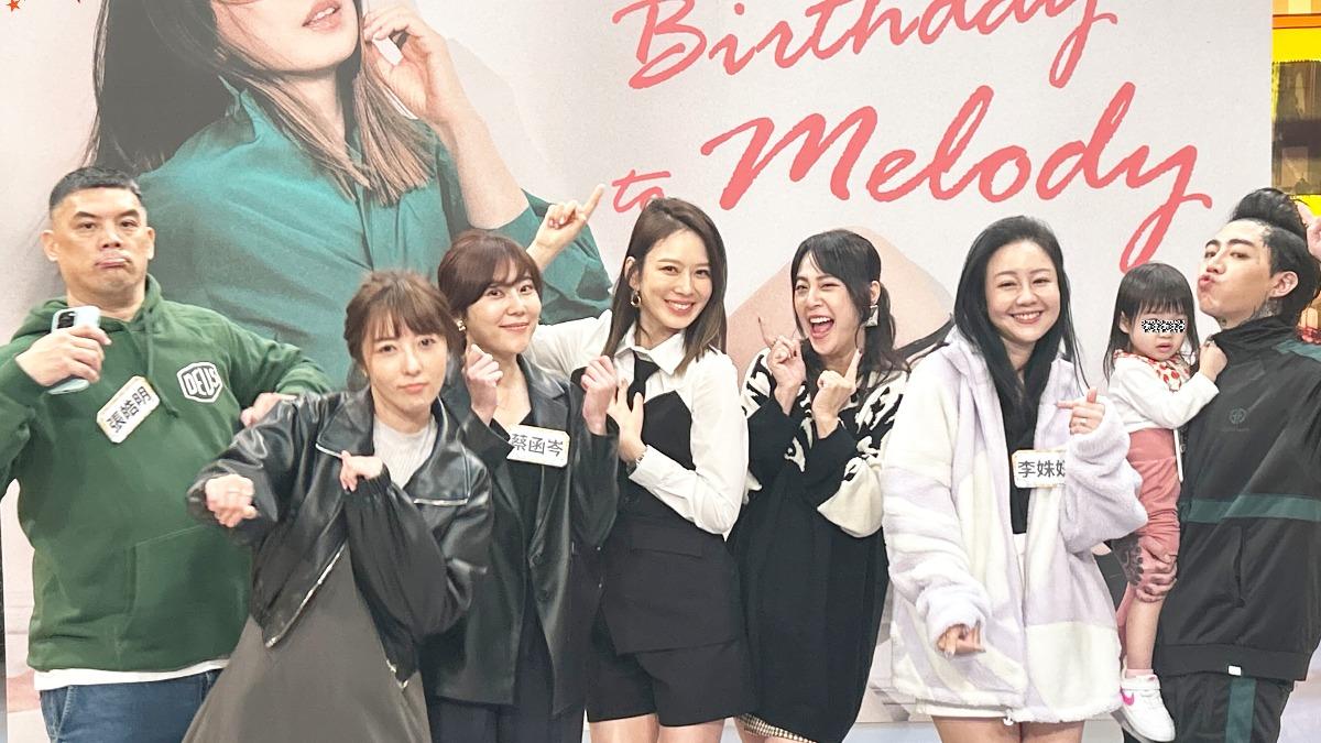 張皓明（左起）、蔡頤榛、蔡函岑、黃小柔、李姝姸、謝和弦等多位「終極系列」演員聚首。（圖／TVBS）