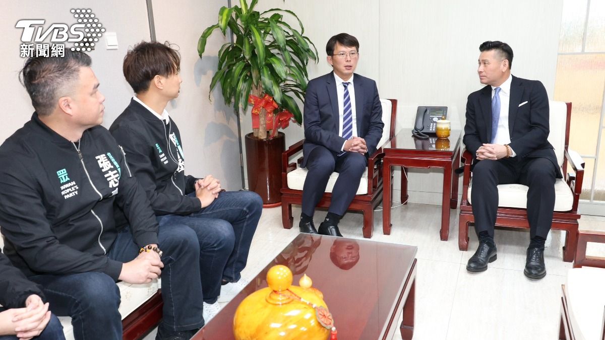 民眾黨代理主席黃國昌與議會黨團四位議員，共同拜會議長戴錫欽。（圖/潘建樺攝）