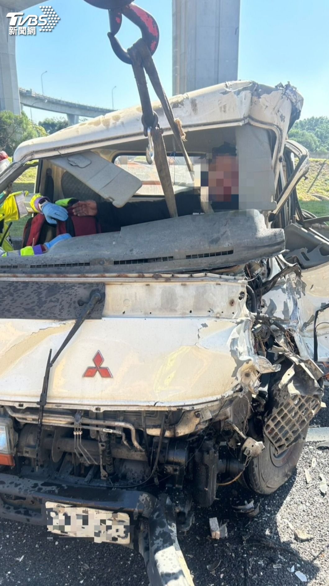 貨車駕駛受困。（圖／TVBS）