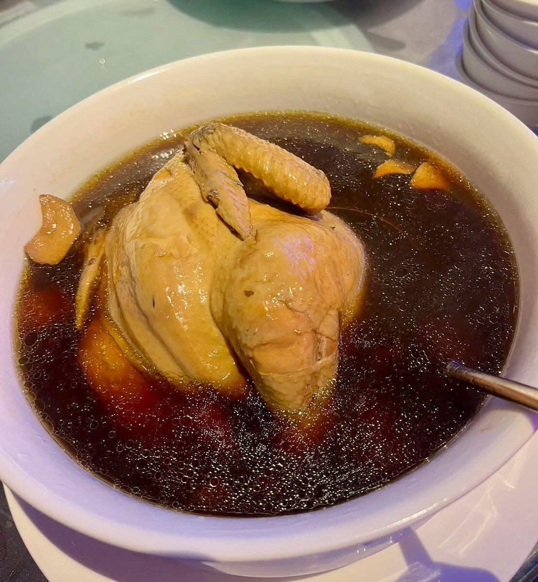 遠雄人壽尾牙菜色豐富。（圖／Threads ＠candy.cc.chen授權使用）