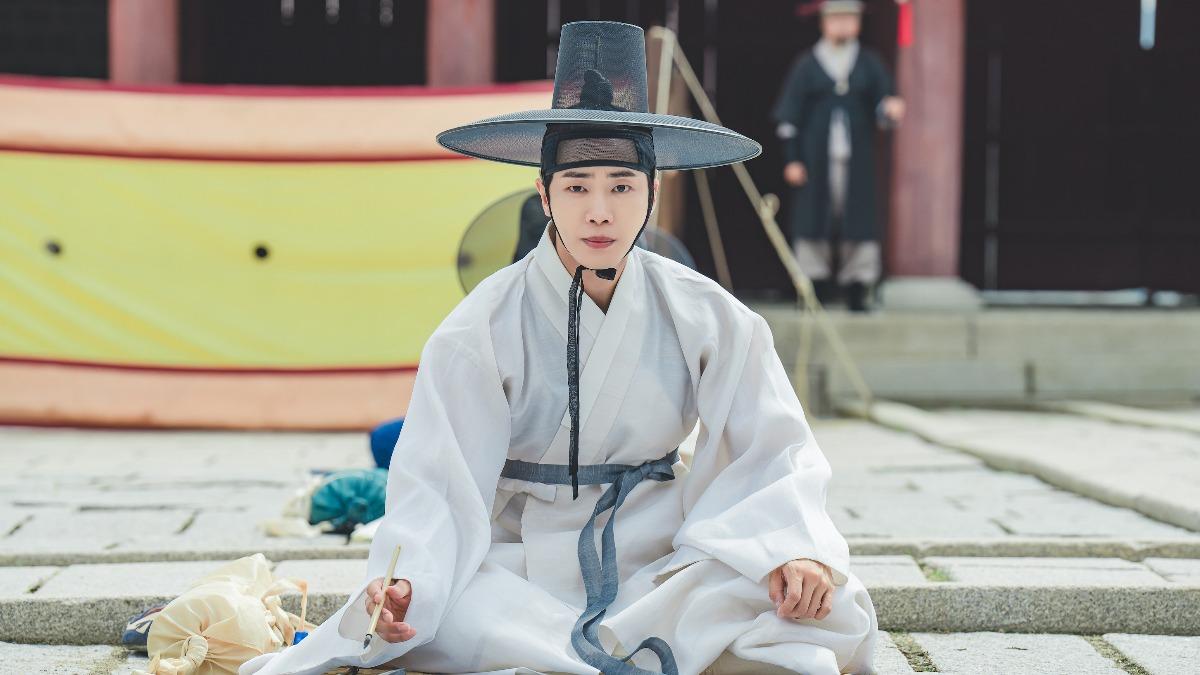 秋泳愚劇中一人分飾兩角。（圖／Hami Video提供）