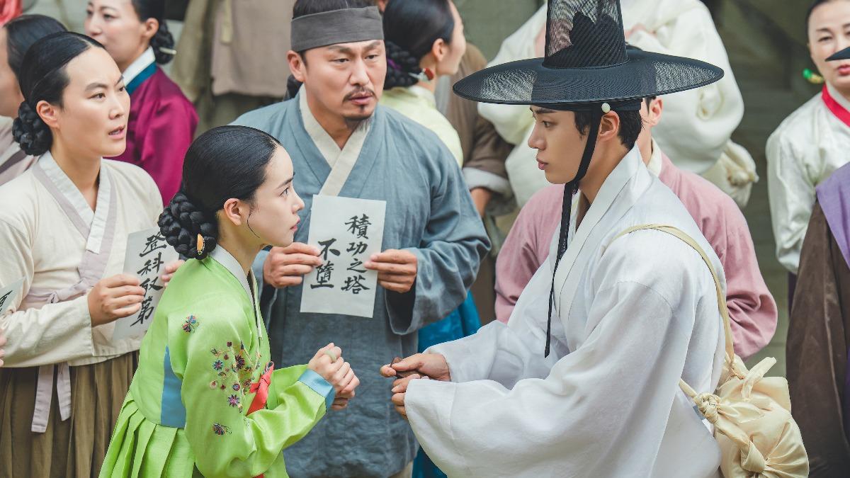 劇中秋泳愚（右）為了幫助林知衍，主動表達想去考科舉。（圖／Hami Video提供）