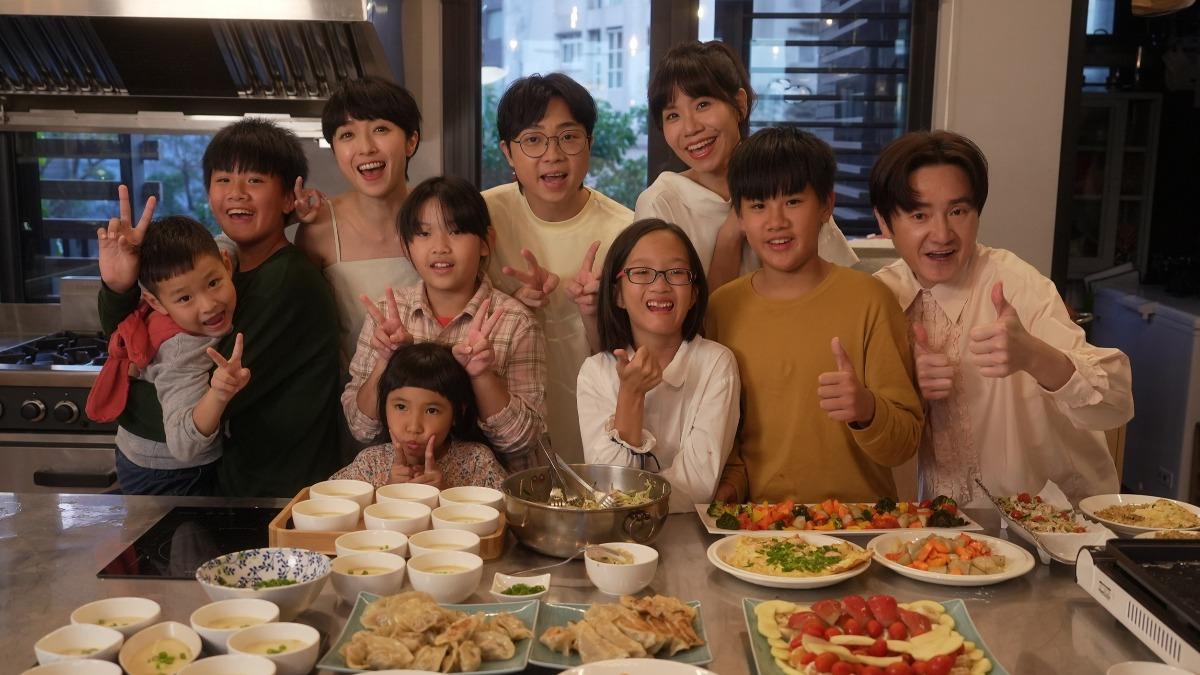 旺福和樂扶基金會的小朋友們一起拍攝MV，更上演起廚藝競賽。（圖／旺福愛你提供）