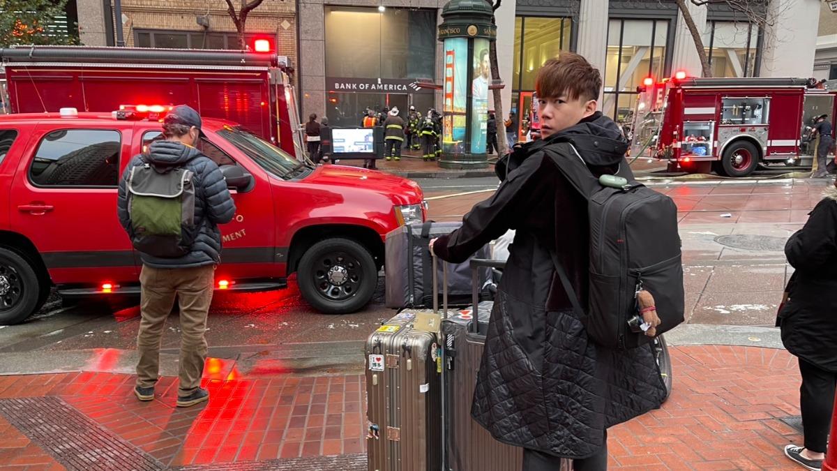 李岳赴美休假，沒想到一出地鐵口就遇到火警。（圖／李岳提供）