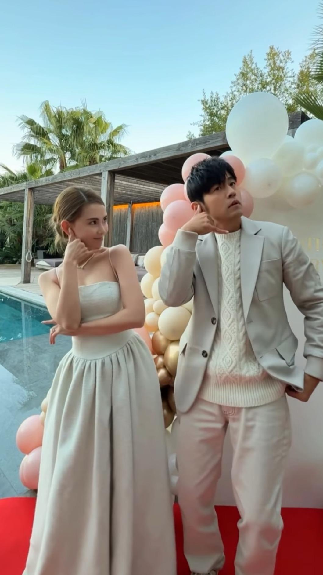 周杰倫和昆凌甜蜜慶祝結婚10週年，更跳起〈Six Degrees〉手勢舞。（圖／翻攝自周杰倫IG）